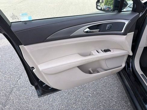 Used 2018 Lincoln MKZ Premiere FWD image 11