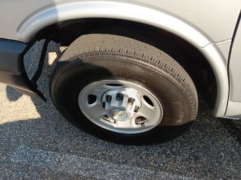 Used 2020 Chevrolet Express 3500 w/ Driver Convenience Package image 44