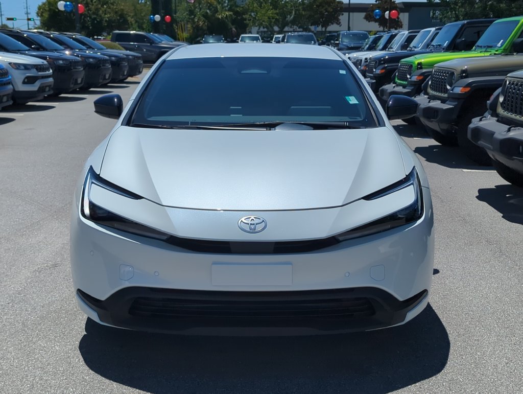 Used 2025 Toyota Prius LE FWD image 9