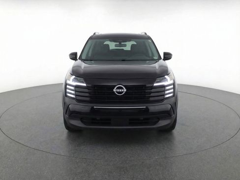 Used 2025 Nissan Kicks SV FWD image 2