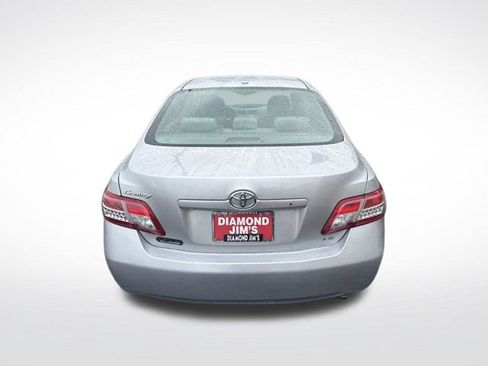 Used 2010 Toyota Camry LE FWD image 4