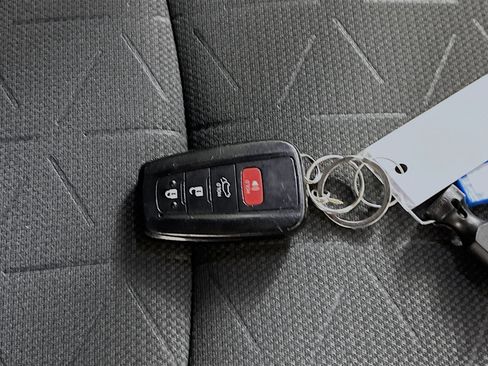 Used 2022 Toyota RAV4 XLE image 36