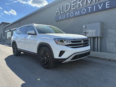 Used 2022 Volkswagen Atlas SE w/ Black Wheel Package