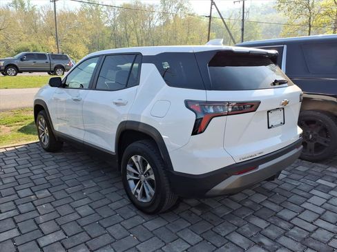 Used 2025 Chevrolet Equinox LT AWD/4WD image 3