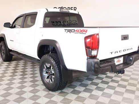 Used 2018 Toyota Tacoma TRD Off-Road AWD/4WD image 22