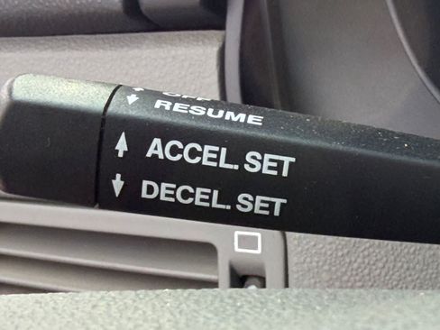 Used 2005 Chrysler Crossfire Limited RWD image 16