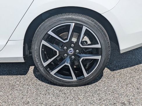 Used 2018 Volvo S60 T5 Dynamic w/ Vision Package image 31