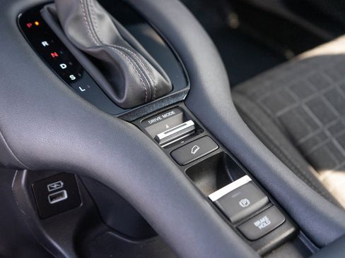 Used 2023 Honda HR-V LX image 21