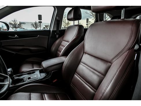 Used 2018 Kia Sorento SX image 12