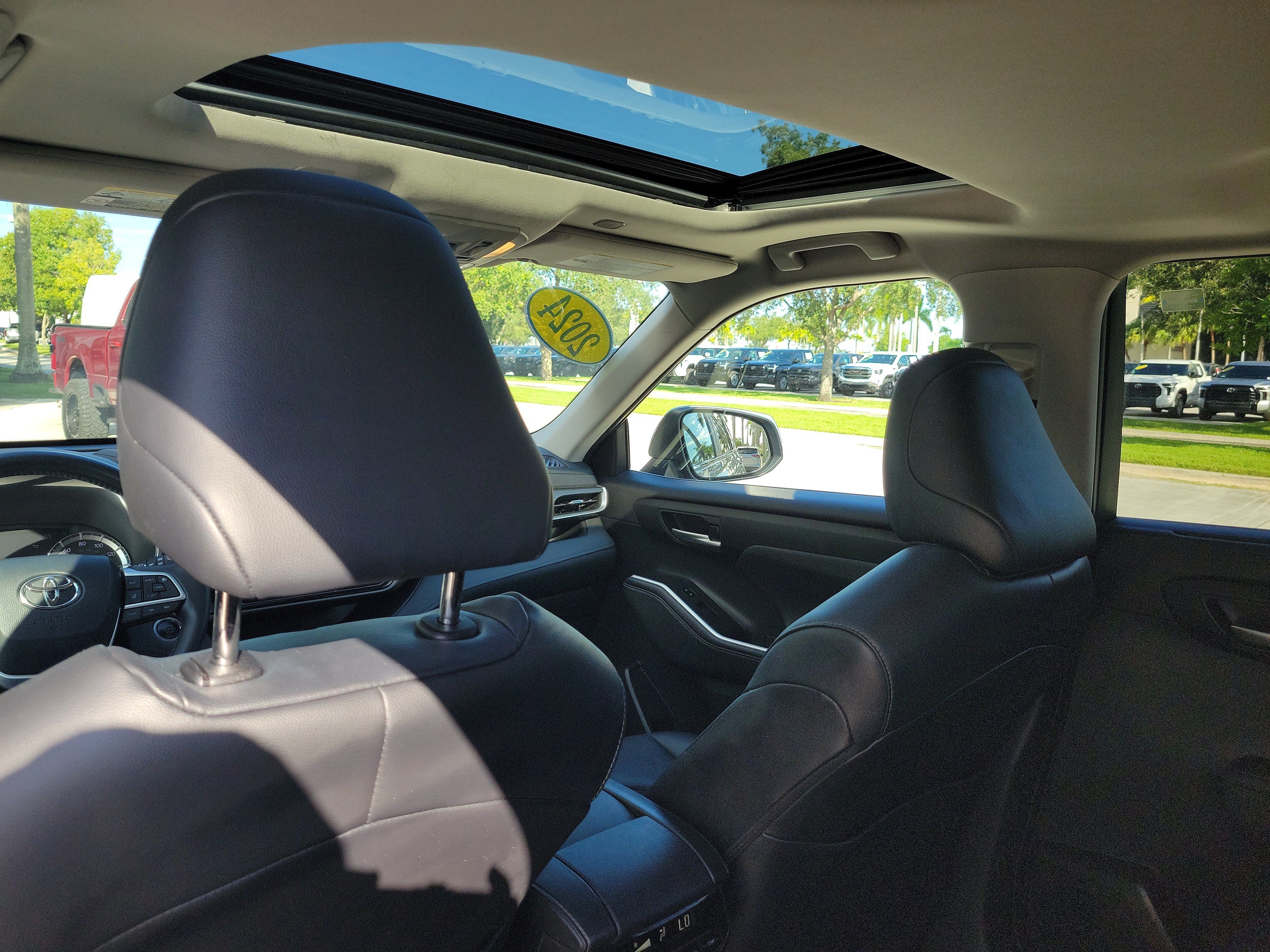 Used 2024 Toyota Highlander XLE FWD image 18