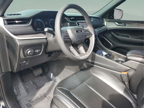 Certified 2024 Jeep Grand Cherokee Limited w/ Black Appearance Package image 12