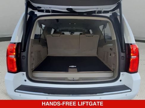 Used 2020 Chevrolet Suburban Premier RWD image 16