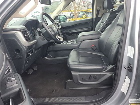 Used 2024 Ford Expedition XLT image 22