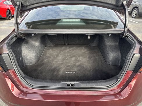 Used 2024 Nissan Altima 2.5 SV image 13