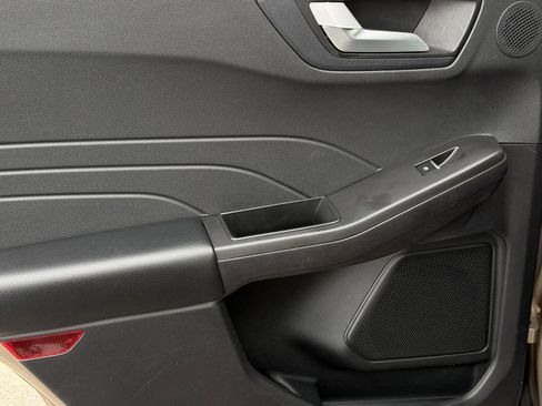 Used 2021 Ford Escape SEL w/ Technology Package image 10