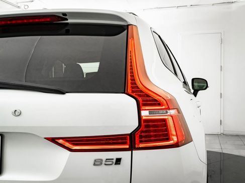 Used 2025 Volvo XC60 B5 Ultra w/ Protection Package Premier image 9