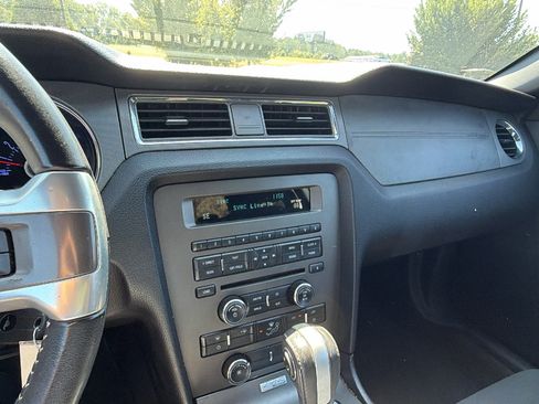 Used 2013 Ford Mustang Coupe RWD image 28