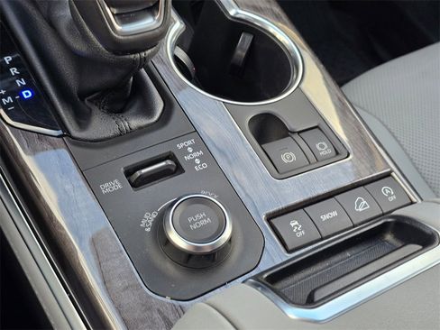 Used 2021 Toyota Highlander Limited image 23