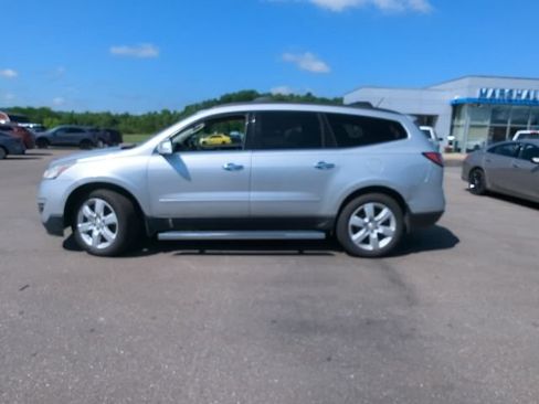 Used 2017 Chevrolet Traverse LT w/ Style and Technology Package FWD image 30