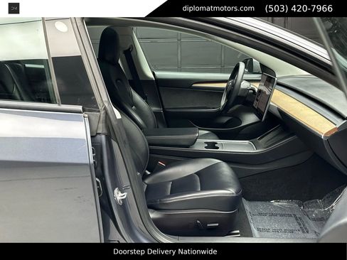 Used 2023 Tesla Model 3 Standard Range image 19