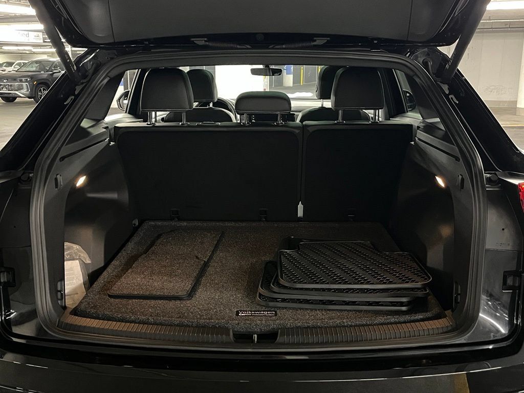 Used 2023 Volkswagen Atlas Cross Sport SE w/ Panoramic Sunroof Package AWD/4WD image 38