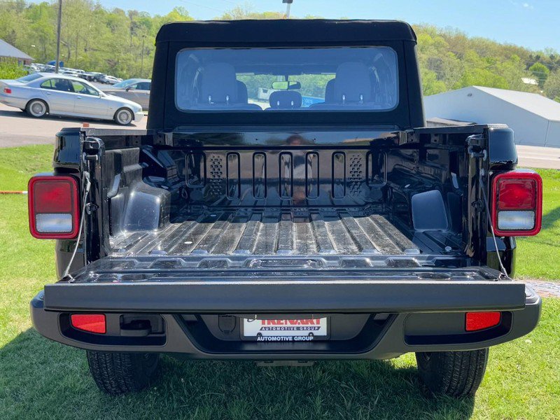 Used 2024 Jeep Gladiator Sport AWD/4WD image 5