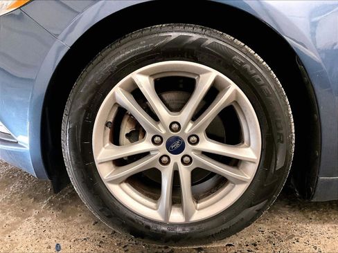 Used 2018 Ford Fusion SE w/ Fusion SE Technology Package FWD image 8