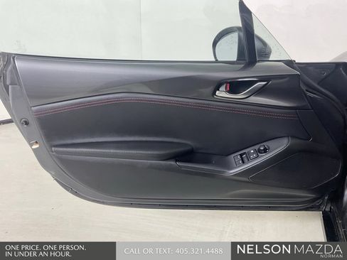 Used 2018 MAZDA MX-5 Miata Club RWD image 16