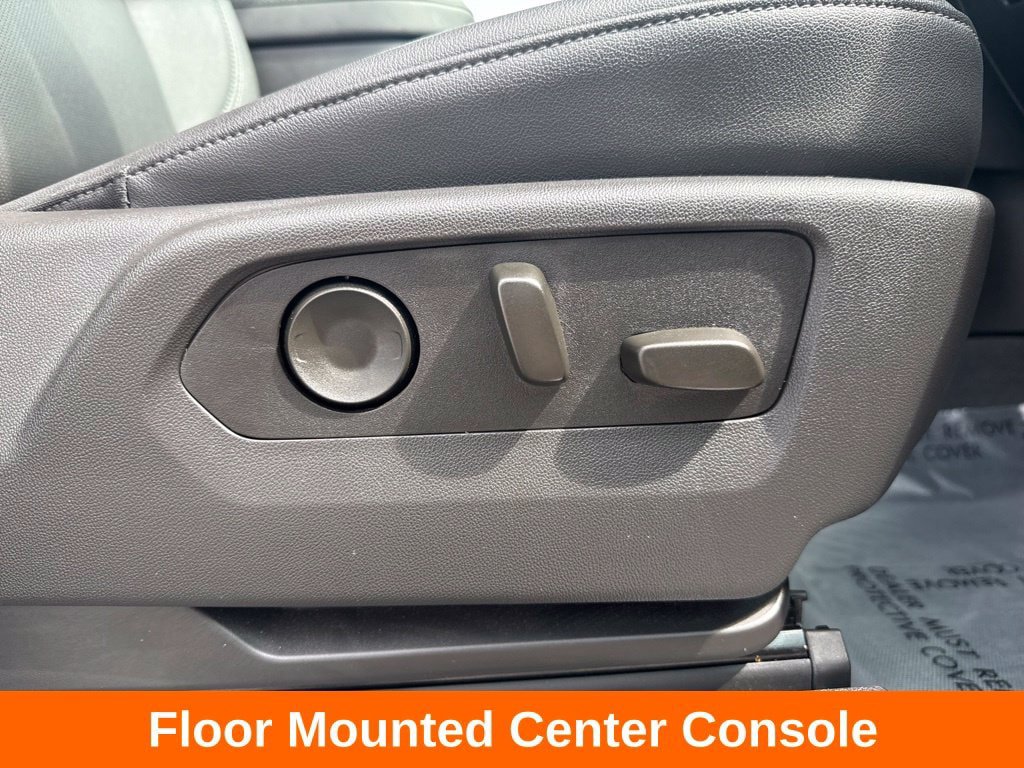 Used 2025 Chevrolet Silverado 1500 LTZ w/ LTZ Convenience Package II AWD/4WD image 16