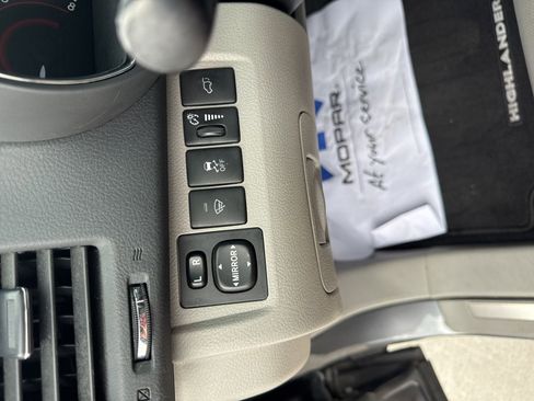 Used 2012 Toyota Highlander Limited w/ Tow Pkg image 13