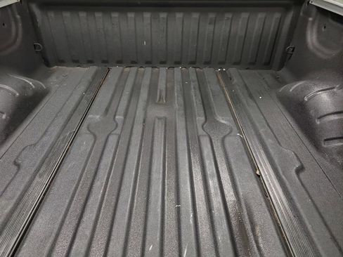 Used 2017 Nissan Titan SL image 11