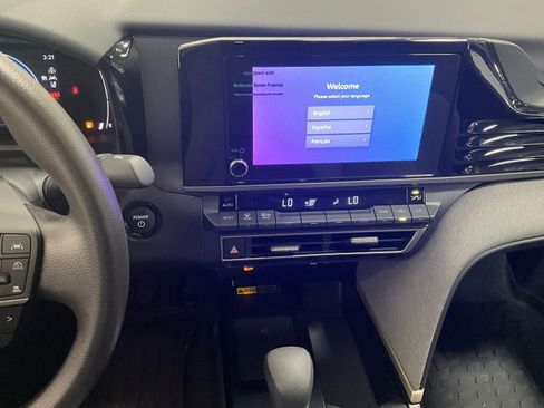 Used 2025 Toyota Camry LE w/ Convenience Package image 6