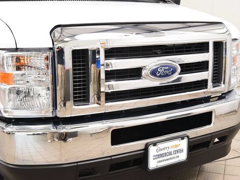 Used 2023 Ford E-450 and Econoline 450 Super Duty w/ Power Windows & Locks Group RWD image 7