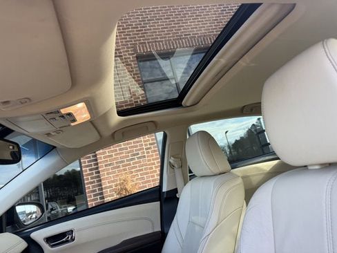 Used 2018 Toyota Avalon Limited image 16