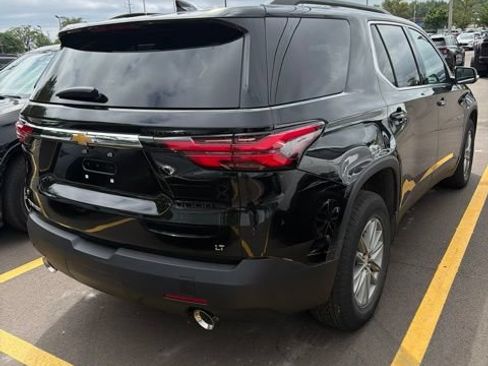 Used 2023 Chevrolet Traverse LT FWD image 3