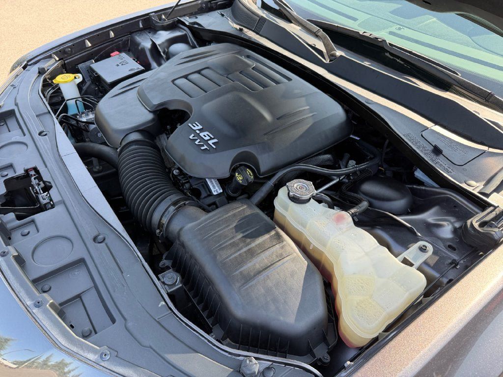 Used 2019 Chrysler 300 S w/ 300S Premium Group AWD/4WD image 31