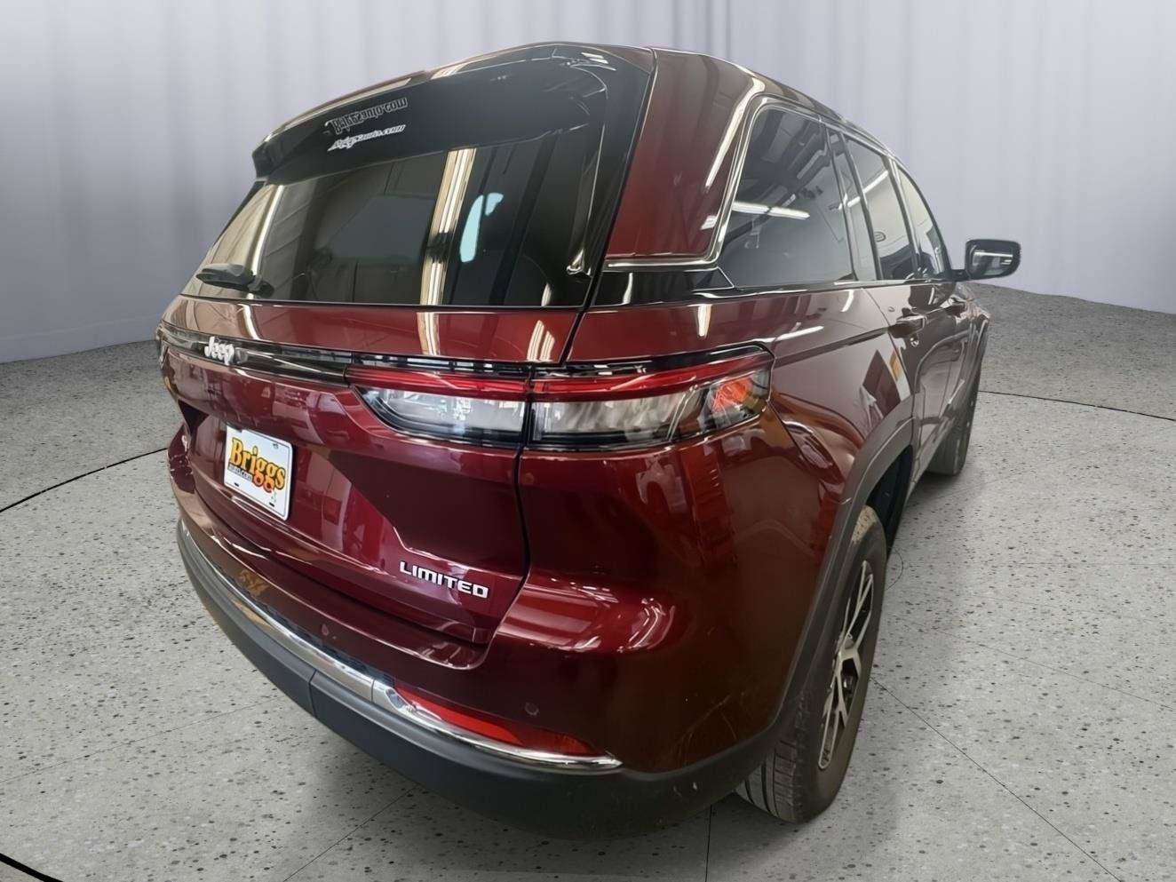 Used 2025 Jeep Grand Cherokee Limited AWD/4WD image 5