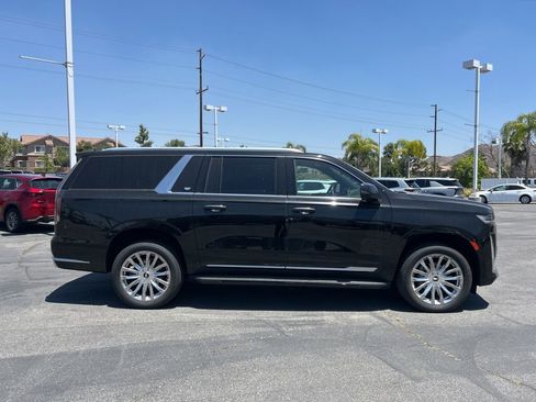 Used 2022 Cadillac Escalade ESV Premium Luxury RWD image 4