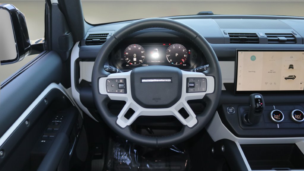 Used 2025 Land Rover Defender 110 X-Dynamic SE AWD/4WD image 14