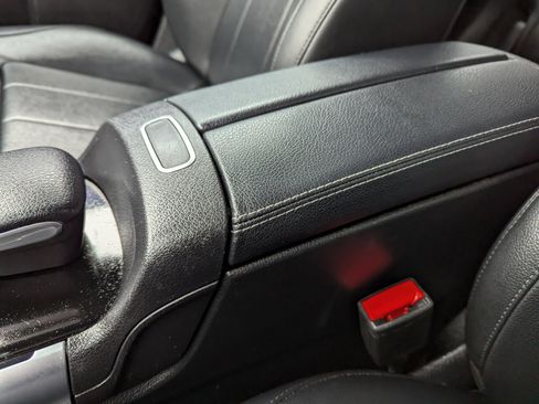 Used 2021 Mercedes-Benz GLB 250 4MATIC image 27