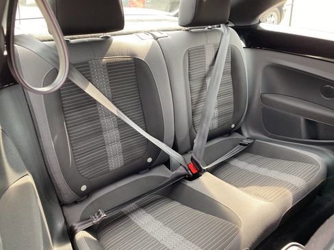 Used 2014 Volkswagen Beetle R-Line image 21