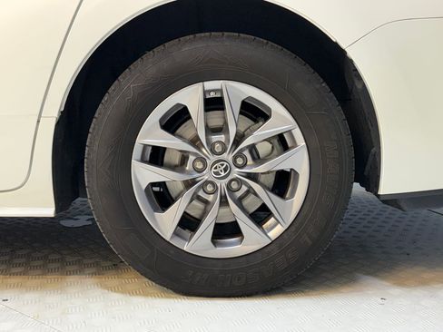 Used 2021 Toyota Sienna XLE image 11