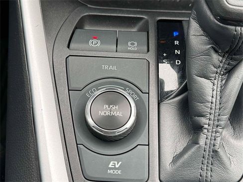 Used 2021 Toyota RAV4 XLE image 29