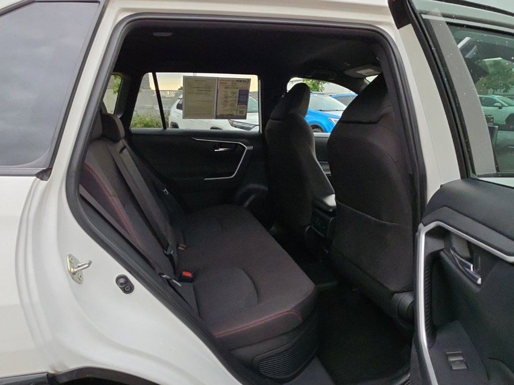 Used 2025 Toyota RAV4 SE AWD/4WD image 16