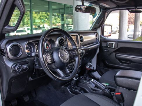 Used 2022 Jeep Gladiator Sport image 12