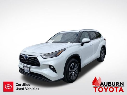 Certified 2024 Toyota Highlander XLE AWD/4WD image 4