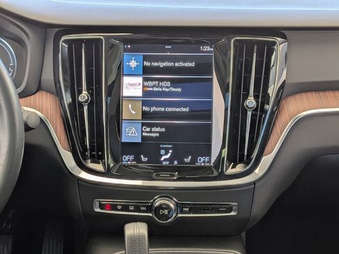 Used 2021 Volvo S60 T8 R-Design Expression image 25