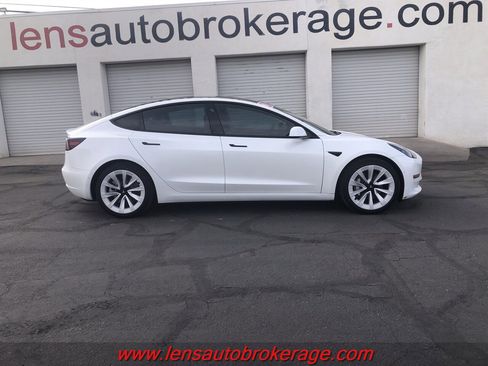 Used 2021 Tesla Model 3 Standard Range Plus image 1