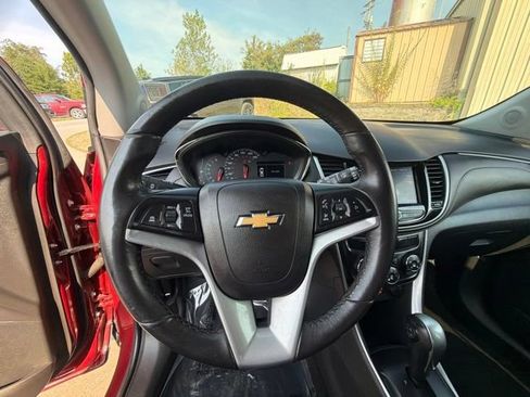 Used 2022 Chevrolet Trax LT w/ Driver Confidence Package AWD/4WD image 24