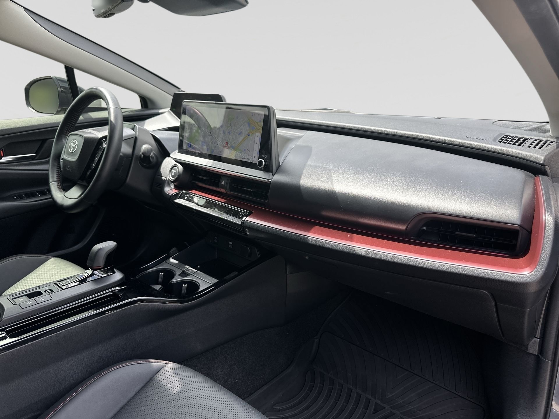 Used 2025 Toyota Prius Plug-In Hybrid FWD image 29